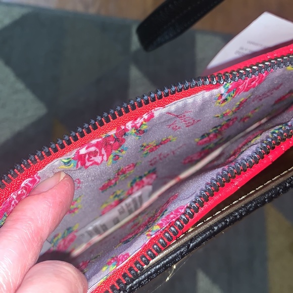BETSEY JOHNSON Black & Red Leather Hearts Gold Wristlet Wallet NWT - Picture 5 of 6